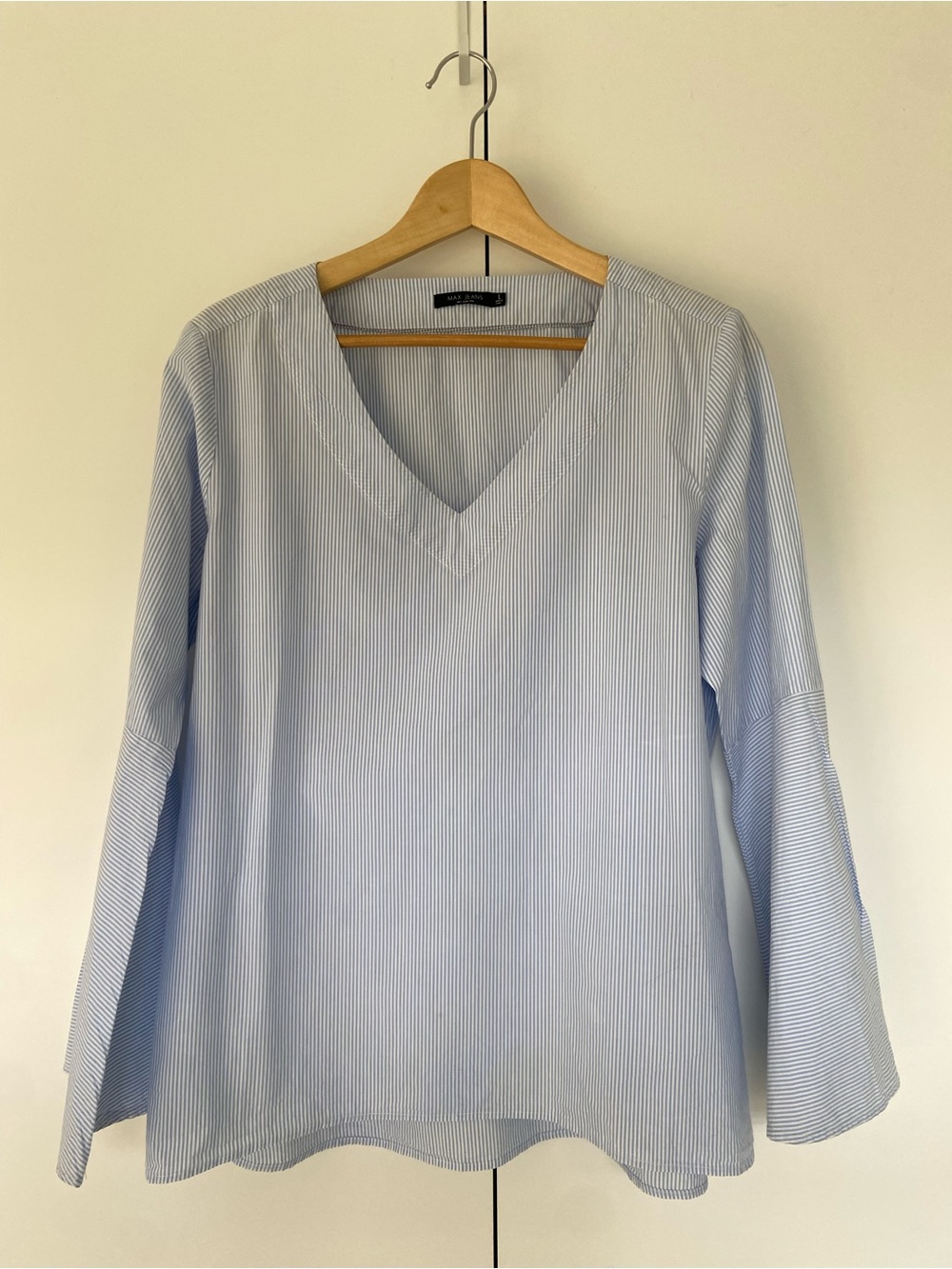 MAX JEANS Striped Popover Bell Sleeve Top Large Pale Blue White 100% Cotton EUC